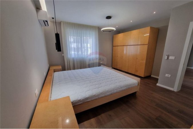 Tirane, jepet me qera apartament 2+1 , 800 € (Vasil Shanto)