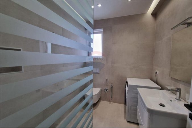 Tirane, jepet me qera apartament 2+1 , 800 € (Vasil Shanto)