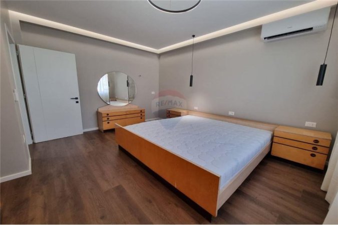 Tirane, jepet me qera apartament 2+1 , 800 € (Vasil Shanto)