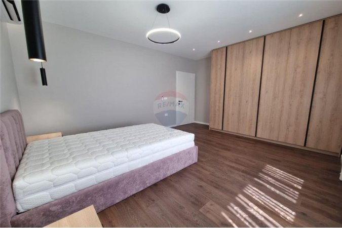 Tirane, jepet me qera apartament 2+1 , 800 € (Vasil Shanto)