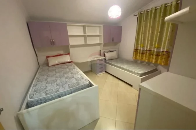 Tirane, jepet me qera apartament 2+1 , 800 € (Kopshti Botanik)