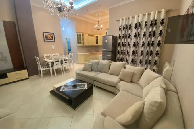 Tirane, jepet me qera apartament 2+1 , 800 € (Kopshti Botanik)