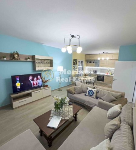 Tirane, jepet me qera Vile 2+1+Ballkon Kati 3, 330 m² 1.100 € (Vilat Gjermane)