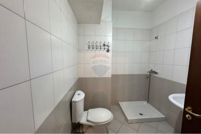 Tirane, jepet me qera apartament 2+1 Kati 5, 100 m² 550 € (Komuna e Parisit)