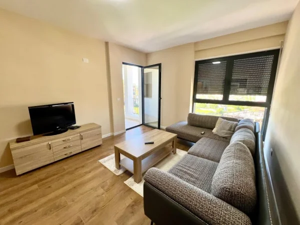 Tirane, jepet me qera apartament 1+1 Kati 6, 64 m² 400 € (Rr. Ali Demi)