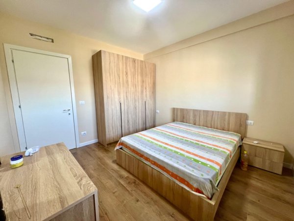 Tirane, jepet me qera apartament 1+1 Kati 6, 64 m² 400 € (Rr. Ali Demi)