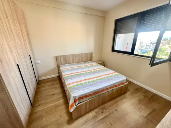 Tirane, jepet me qera apartament 1+1 Kati 6, 64 m² 400 € (Rr. Ali Demi)