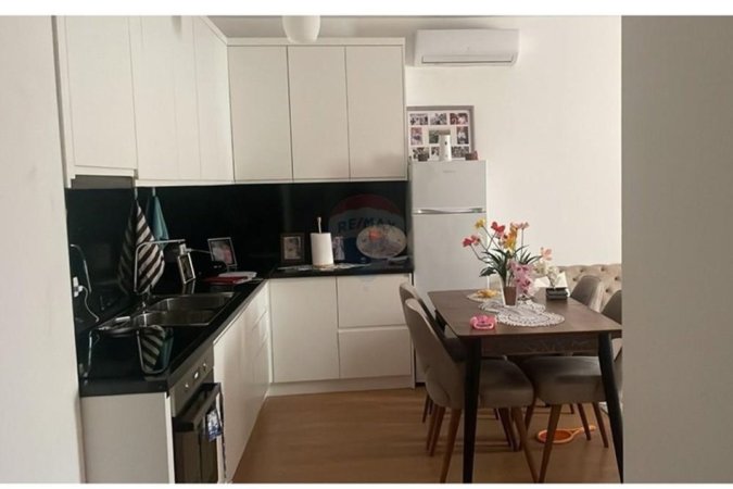 Tirane, jepet me qera apartament 1+1 Kati 3, 70 m² 500 € (Astir)