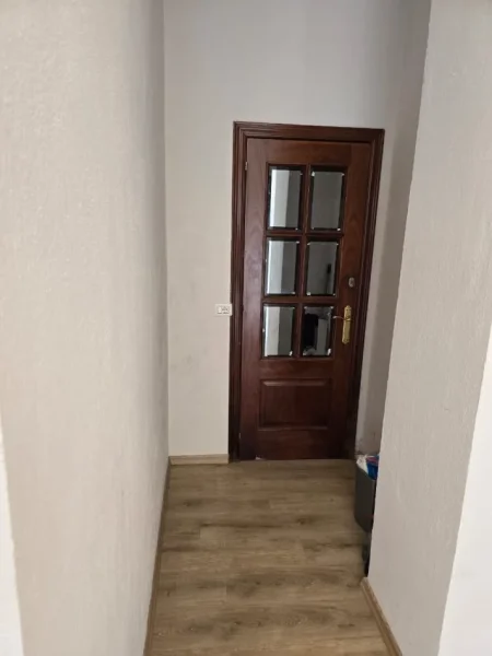 Durres, jepet me qera zyre , 30 m² 500 € (RR.ALEKSANDER GOGA!)