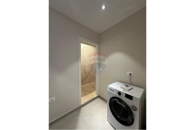 Tirane, jepet me qera apartament 1+1 , 400 € (Sauk)