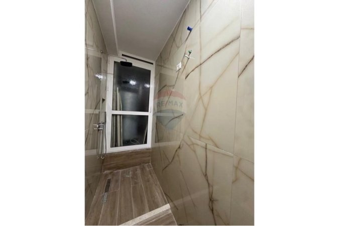 Tirane, jepet me qera apartament 1+1 , 400 € (Sauk)
