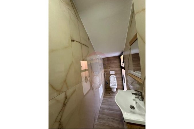 Tirane, jepet me qera apartament 1+1 , 400 € (Sauk)