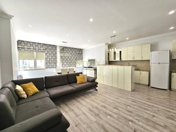 Tirane, jepet me qera 2+1 Kati 7, 120 m² 900 € (Kopahti Zoologjik)