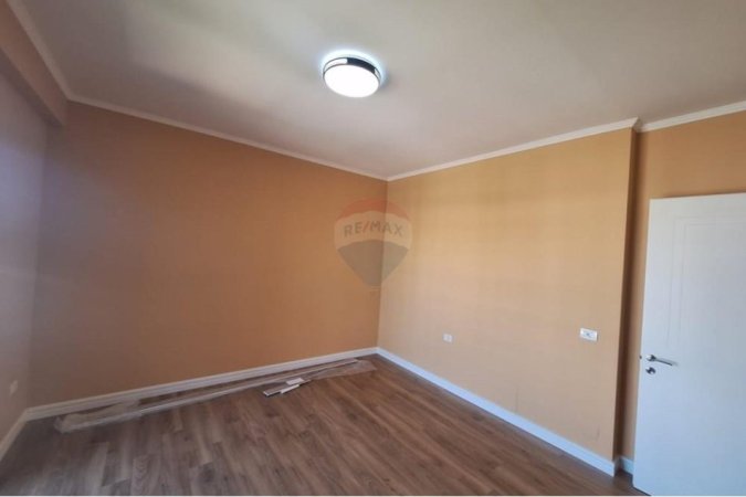 Tirane, jepet me qera apartament 2+1 , 500 € (Astir)