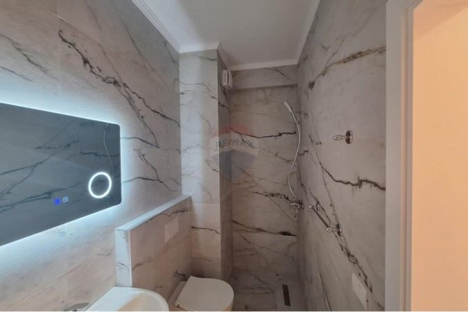 Tirane, jepet me qera apartament 2+1 , 500 € (Astir)