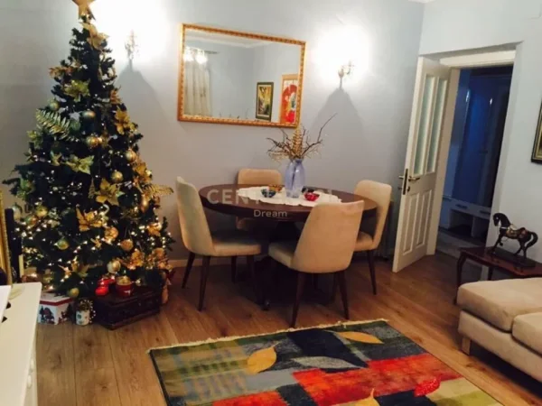 Tirane, jepet me qera 2+1 Kati 2, 750 € (Myslym Shyri)