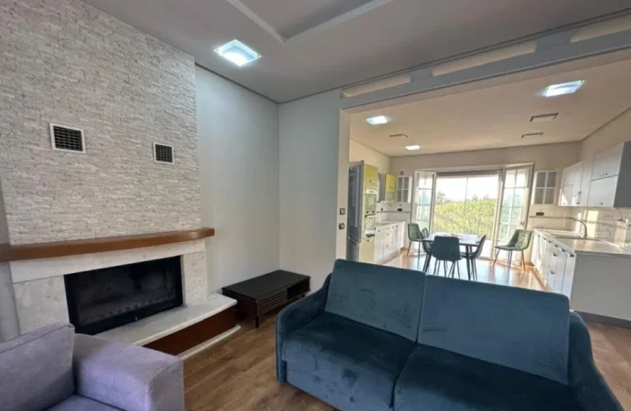 Tirane, jepet me qera Vile , 2.000 € 