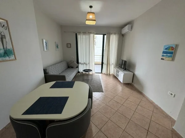 Durres, jepet me qera apartament 1+1+Ballkon Kati 4, 65 m² 350 € (Rrota e Kuqe)