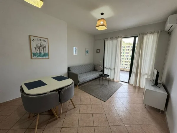 Durres, jepet me qera apartament 1+1+Ballkon Kati 4, 65 m² 350 € (Rrota e Kuqe)