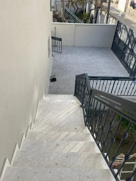 Durres, shitet Vile 2 Katshe Kati 2, 260 m² 290.000 € (Eftali Koci)