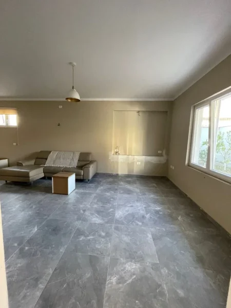 Durres, shitet Vile 2 Katshe Kati 2, 260 m² 290.000 € (Eftali Koci)