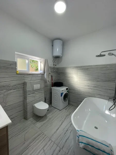 Durres, shitet Vile 2 Katshe Kati 2, 260 m² 290.000 € (Eftali Koci)