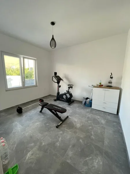 Durres, shitet Vile 2 Katshe Kati 2, 260 m² 290.000 € (Eftali Koci)