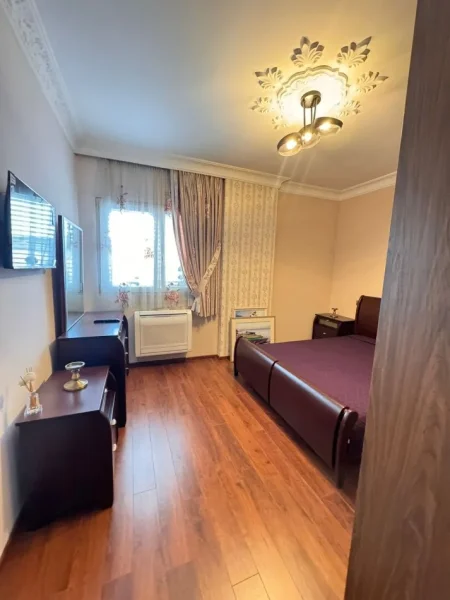 Durres, jepet me qera apartament 1+1 Kati 7, 60 m² 350 € (Kazazi)