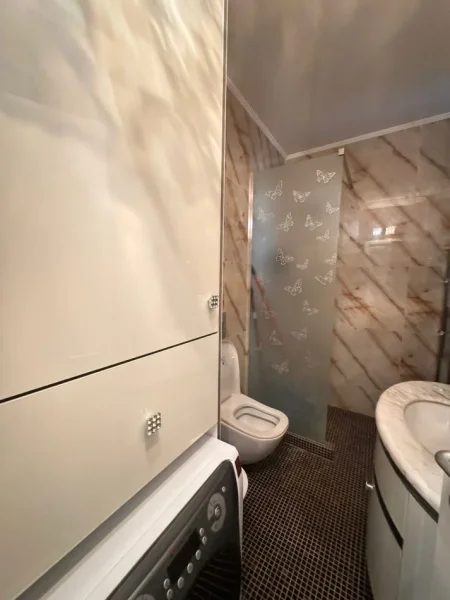 Durres, jepet me qera apartament 1+1 Kati 7, 60 m² 350 € (Kazazi)