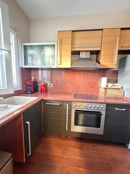 Durres, jepet me qera apartament 1+1 Kati 7, 60 m² 350 € (Kazazi)