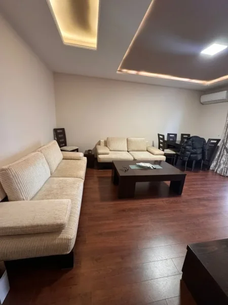 Durres, jepet me qera apartament 1+1 Kati 7, 60 m² 350 € (Kazazi)
