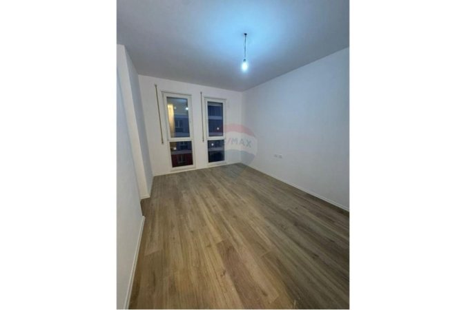 Tirane, jap me qera apartament 1+1 Kati 5, 96 m² 300 € (autostrada tirane-durres)