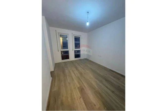 Tirane, jap me qera apartament 1+1 Kati 5, 96 m² 300 € (autostrada tirane-durres)