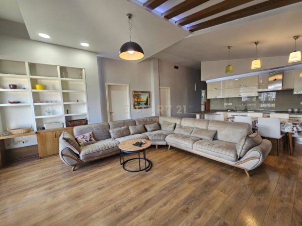 Tirane, jepet me qera apartament 4+1+Aneks+Ballkon , 150 m² 1.100 € (Liqeni i Thate)
