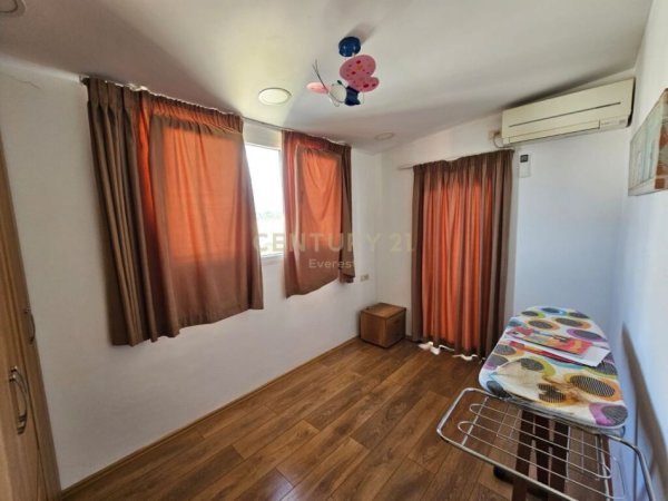 Tirane, jap me qera apartament 4+1+2+2 POSTE PARKIMI , 150 m² 1.100 € (Liqeni i Thatë)