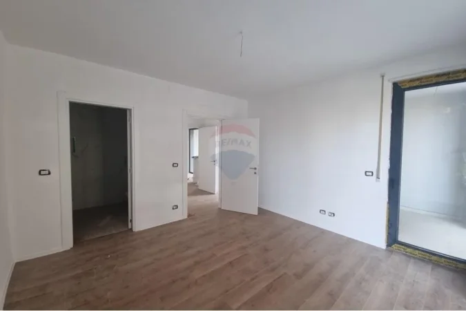 Tirane, jepet me qera apartament 3+1 , 108 m² 700 € (Akses Tirana - Laprakë - Dogana, Shqipëri)