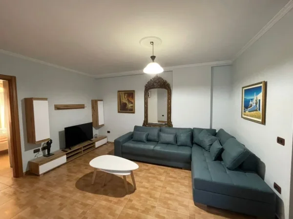Tirane, jepet me qera apartament 2+1 , 85 m² (ish ekspozita)