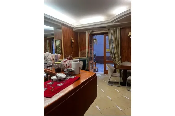 Tirane, shes lokal Kati 0, 141 m² 495.000 € (RRUGA E KAVAJES)