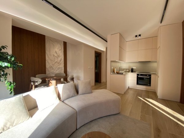 Tirane, jepet me qera apartament 2+1+Ballkon Kati 3, 1.500 € (Rruga e Kavajes, Kisha Katolike)