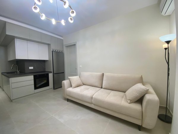 Tirane, jepet me qera apartament 1+1 , 800 € (Rruga e Bogdanve)