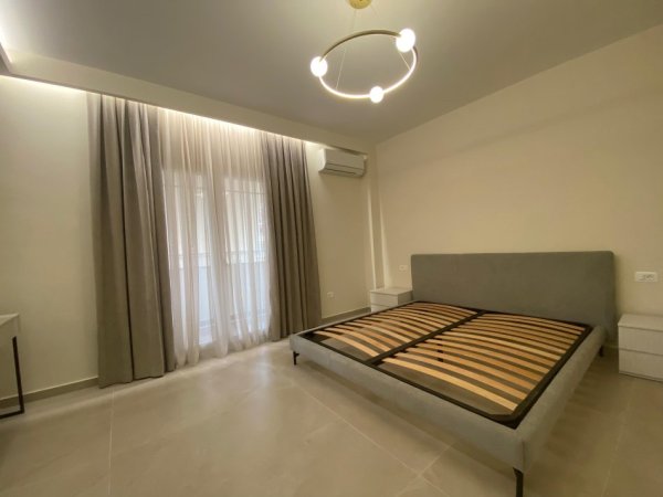 Tirane, jepet me qera apartament 1+1 , 800 € (Rruga e Bogdanve)