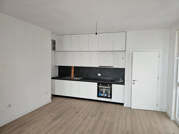 Tirane, jepet me qera apartament 2+1+Aneks+Ballkon , 110 m² 500 € (Fusha Aviacionit)