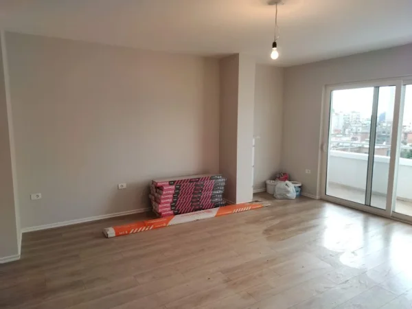 Tirane, jepet me qera apartament 2+1+Ballkon Kati 7, 100 m² 600 € (Bulevardi Zhan D'arkk)