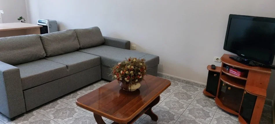 Tirane, Apartament 1+1per qira  Kati 2, 67 m² 450 € (Shkolla Partizani)