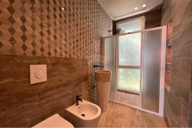 Tirane, shes apartament+verande | Penthouse 3+1+Aneks+Ballkon Kati 2, 154 m² 365.000 € (rruga e elbasanit)