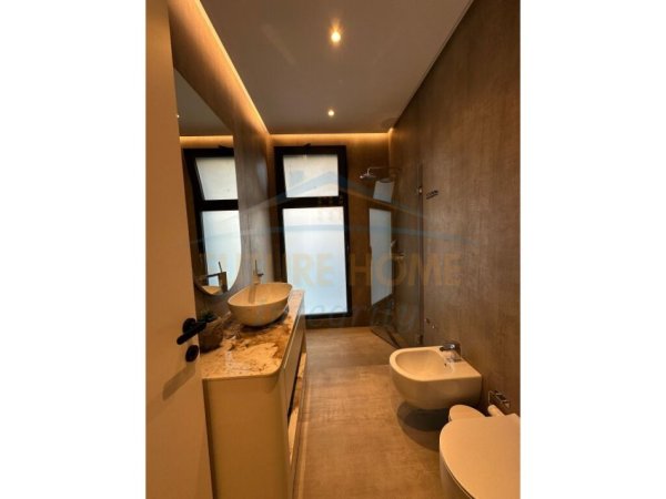 Tirane, jap me qera apartament 3+1 Kati 2, 151 m² 2.300 € (TEG)