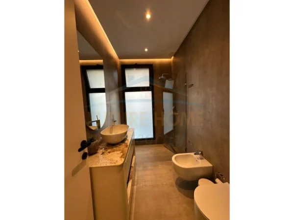 Tirane, jap me qera apartament 3+1 Kati 2, 151 m² 2.300 € (TEG)