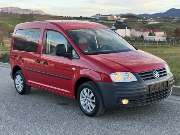 Tirane, shes Caddy 1.9 Naftë Manual Nafte, e kuqe manuale Klima 210.000 km 6.300 €