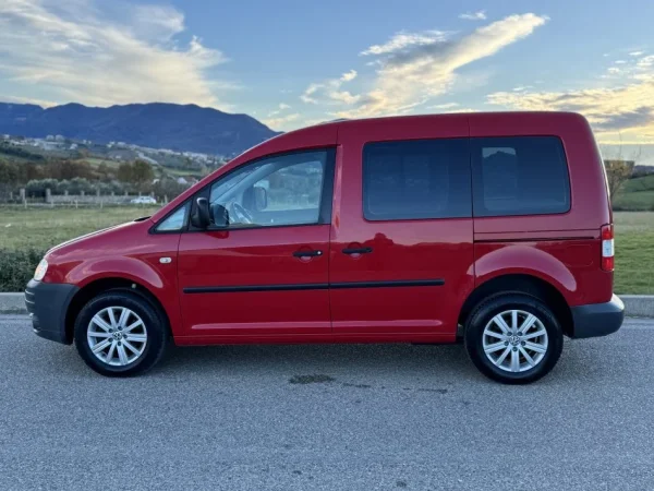 Tirane, shes Caddy 1.9 Naftë Manual Nafte, e kuqe manuale Klima 210.000 km 6.300 €