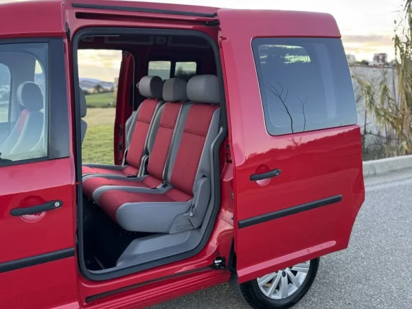 Tirane, shes Caddy 1.9 Naftë Manual Nafte, e kuqe manuale Klima 210.000 km 6.300 €